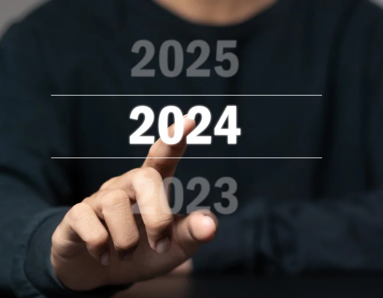 Illustration des grandes tendances de la formation en 2024, avec des graphiques et des icônes représentant les évolutions, sur fond bleu.